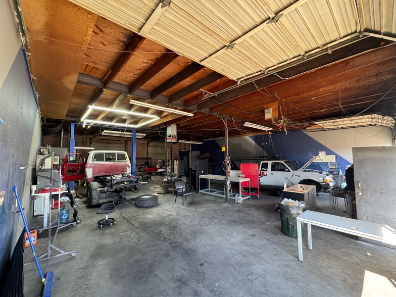 More Photos Of 2376-2396 Cabrera Ave, San Bernardino Service For Sale