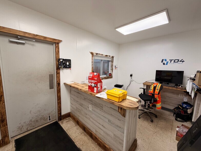 More Photos Of 1915 S High St, Columbus Warehouse For Lease