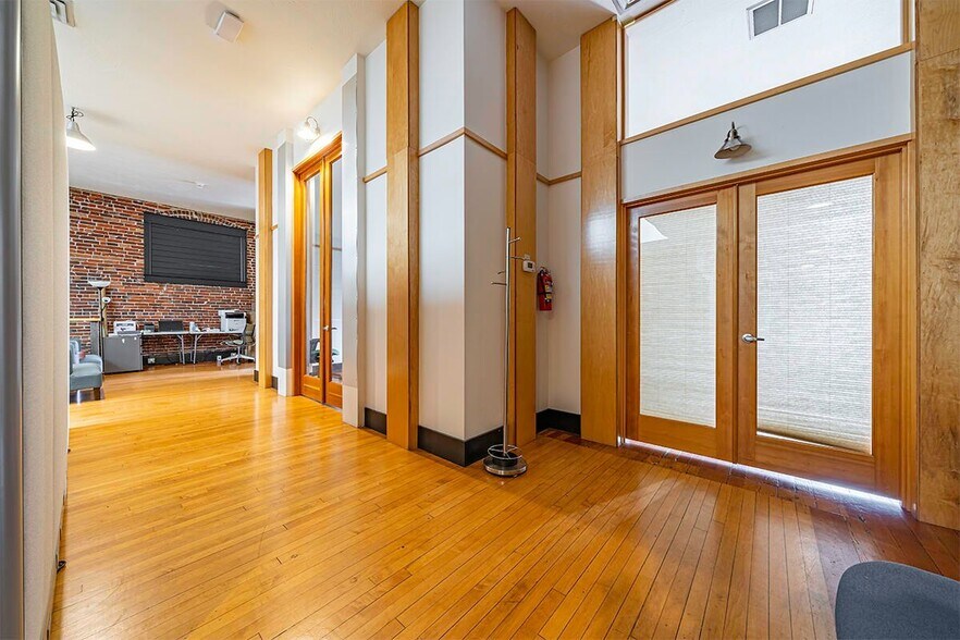 More Photos Of 139 E Main St, Ashland Office Residential For Lease