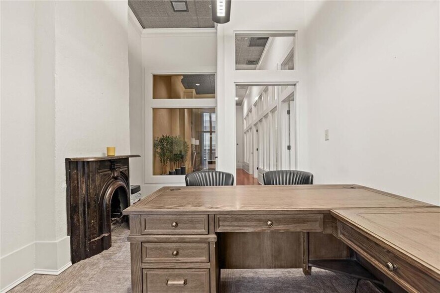 More Photos Of 7 N Royal St, Mobile Office For Sale