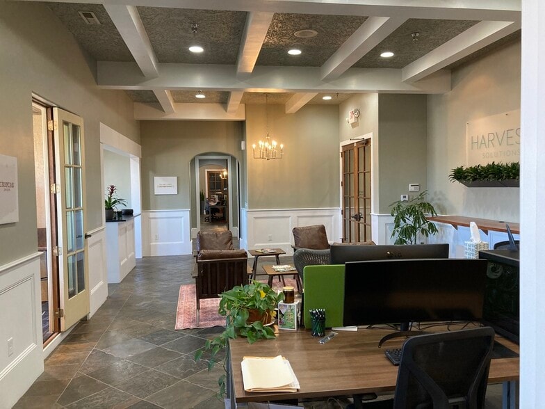 More Photos Of 1531 E Bradford Pky, Springfield Medical For Lease