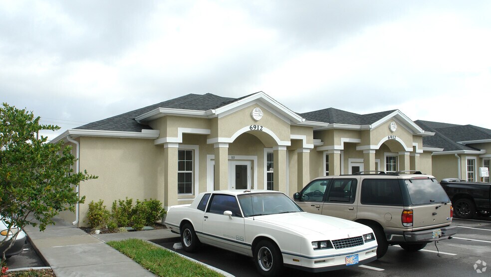 More Photos Of 6912 W Linebaugh Ave, Tampa Medical For Lease