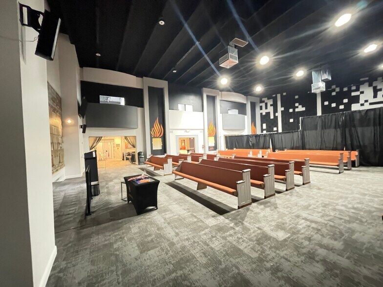 More Photos Of 920 SW 2nd Pl, Pompano Beach Showroom For Lease