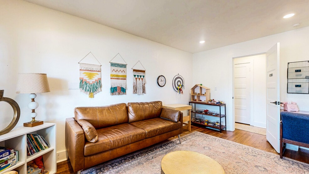 More Photos Of 3232 Memorial Dr, Decatur Office For Sale