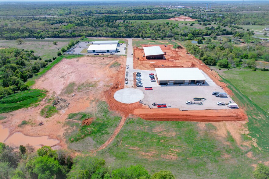 More Photos Of 1662 Freedom Market Pl, Edmond Warehouse For Lease