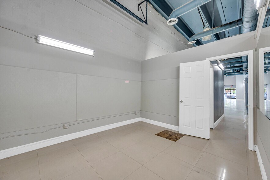 More Photos Of 4720-4796 NW 167th St, Miami Gardens Storefront Retail Office For Lease