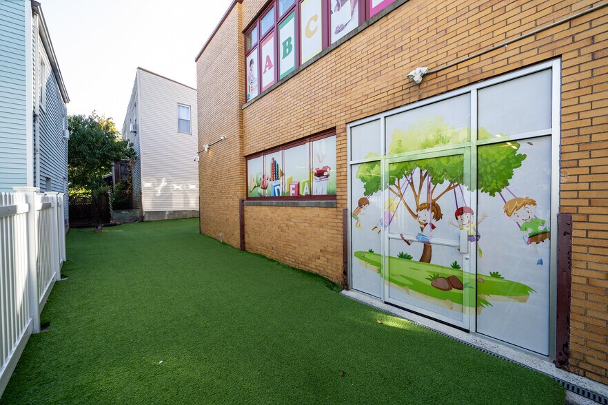 More Photos Of 2000 West St, Union City Office Residential For Sale