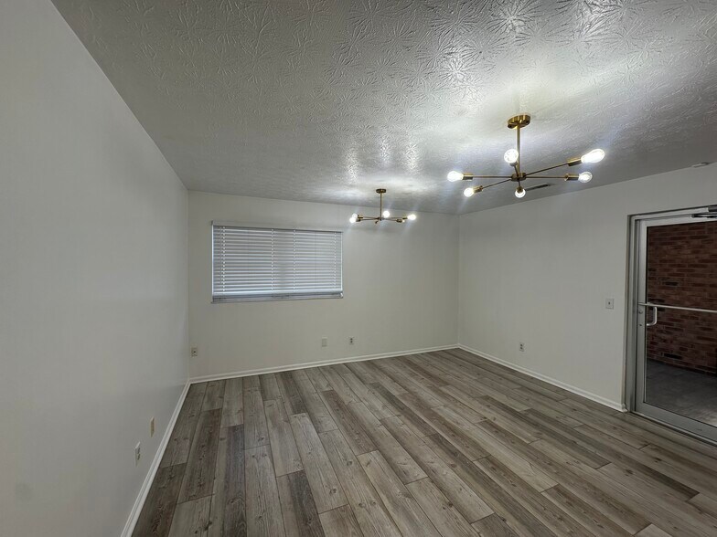 More Photos Of 5598 Glenway Ave, Cincinnati Office For Lease