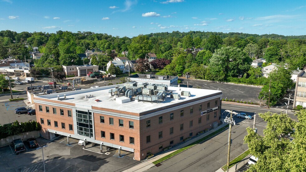 More Photos Of 125 Mineola Ave, Roslyn Heights Medical For Sale