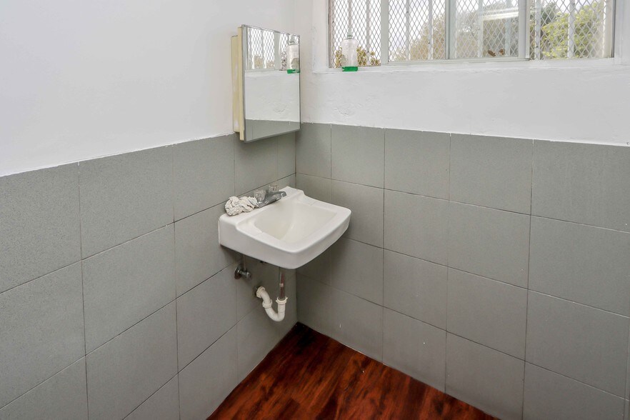 More Photos Of 14935 NW 27th Ave, Opa Locka Warehouse For Lease