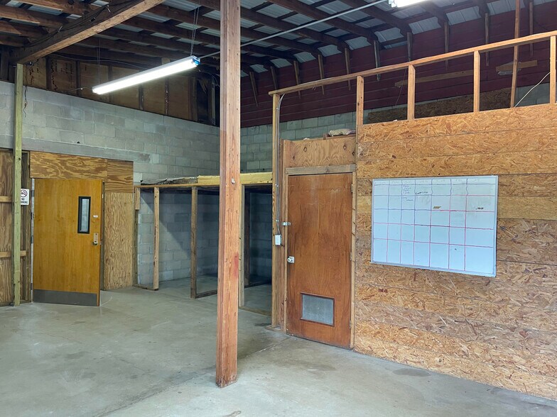 More Photos Of 196 NE Chestnut Ave, Lake City Warehouse For Sale