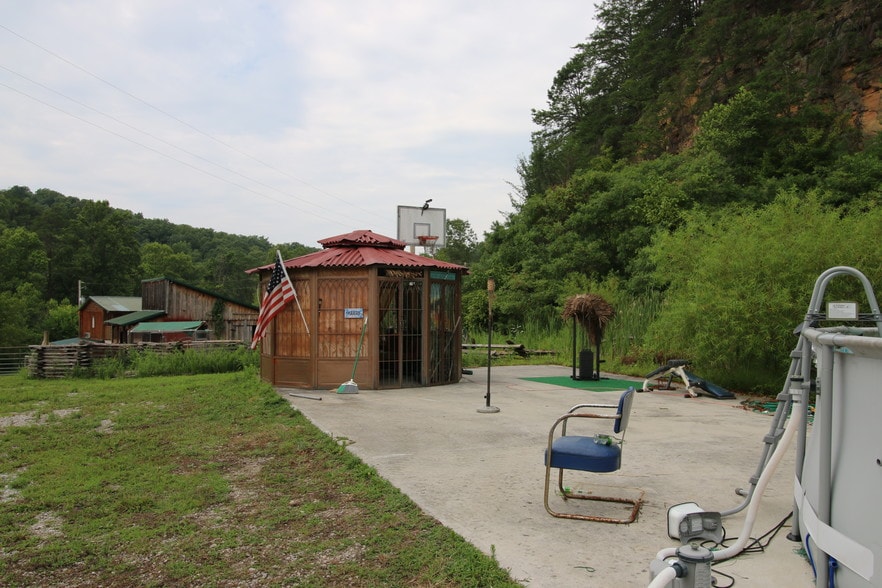 More Photos Of 11251 Highway 90, Parkers Lake Hotel For Sale