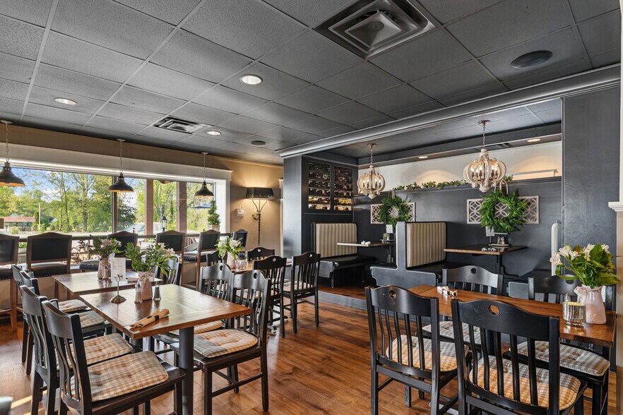 More Photos Of 320 W College St, Pulaski Fast Food For Sale