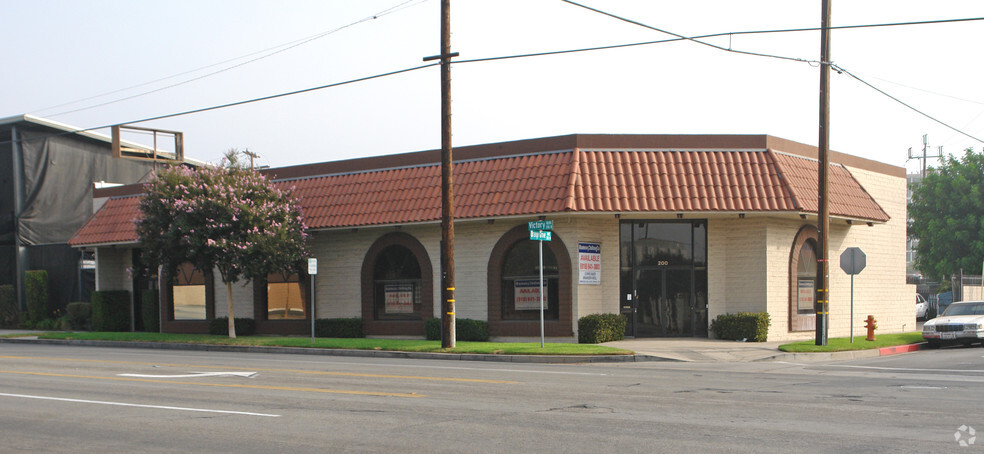 Primary Photo Of 200-204 N Victory Blvd, Burbank Freestanding For Lease