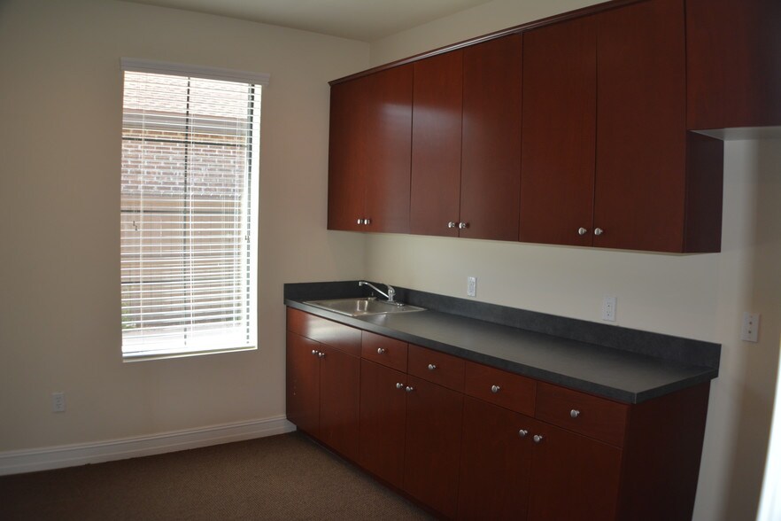 More Photos Of 7021 Kewanee Ave, Lubbock Office For Lease