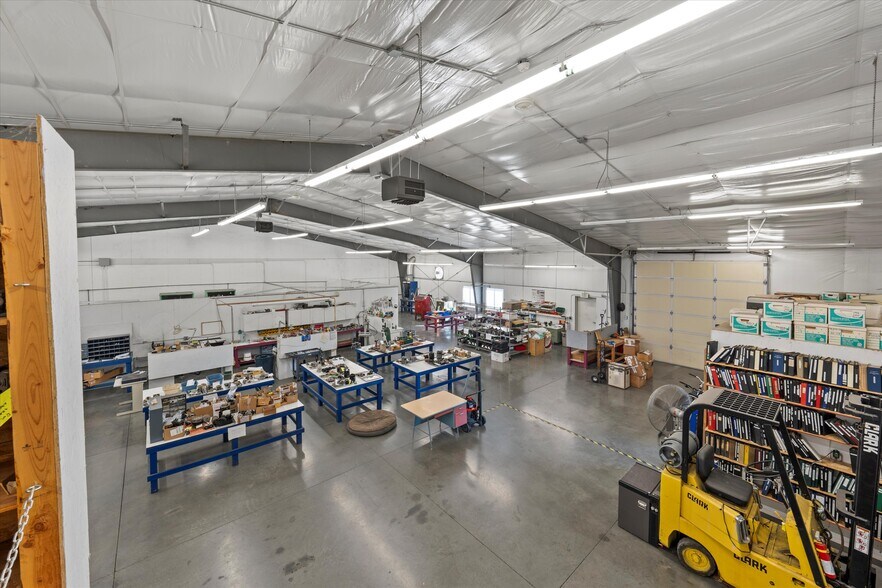 More Photos Of 720 E 3rd Ave, Moses Lake Manufacturing For Sale