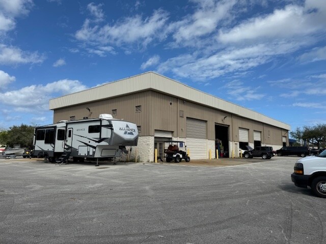 More Photos Of 724 S Nova Rd, Ormond Beach Service For Lease