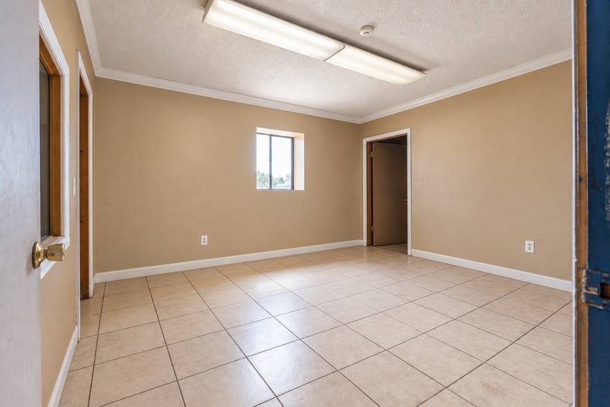 More Photos Of 2101 42nd St NW, Winter Haven Warehouse For Lease