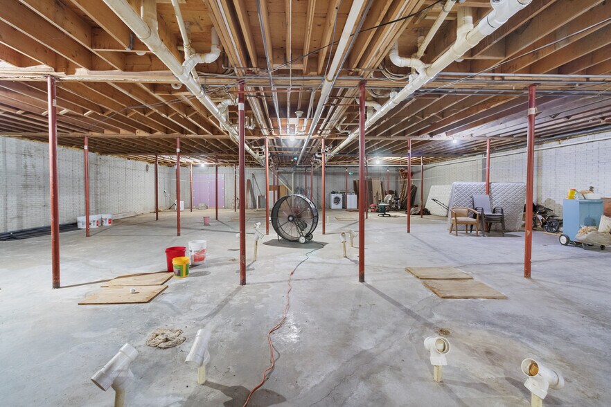 More Photos Of 4712 220th Trl, Amana Hotel For Sale