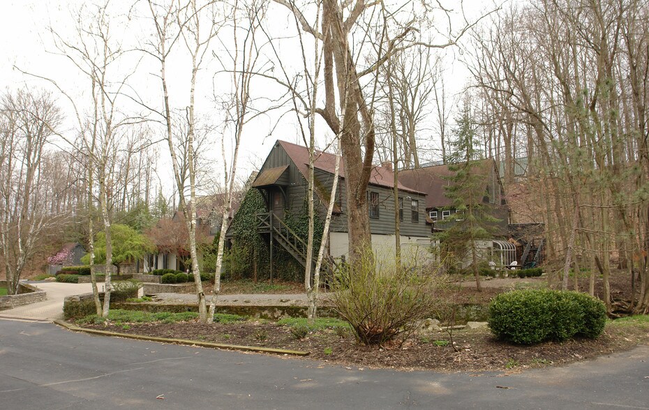 More Photos Of 1266 Manning Pky, Powell Office For Lease
