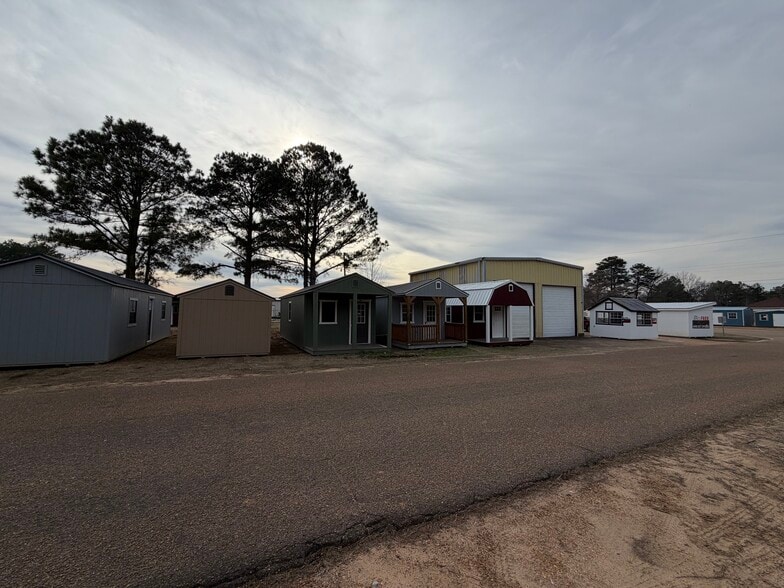 More Photos Of 801 Highway 12 W, Kosciusko General Retail For Sale