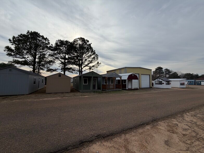 More Photos Of 801 Highway 12 W, Kosciusko General Retail For Sale