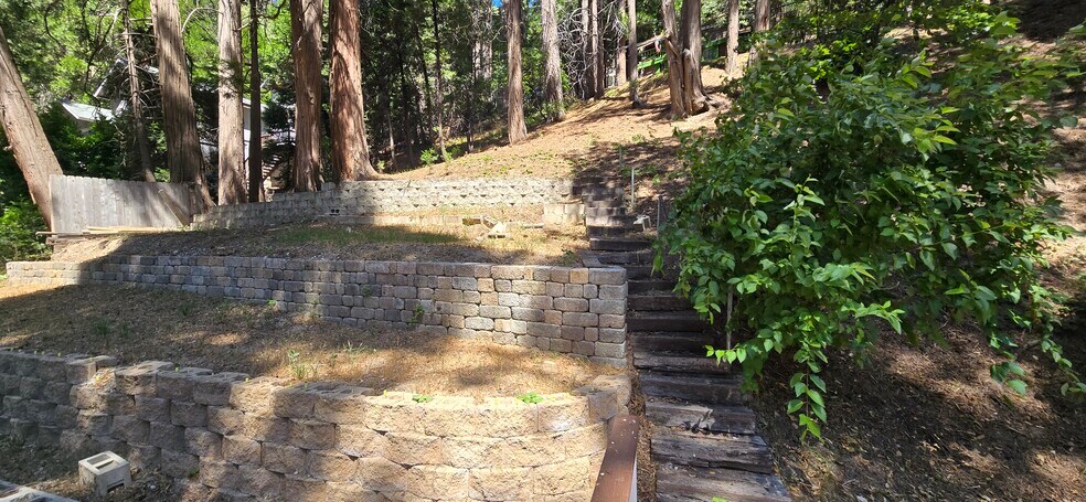 More Photos Of 26890 CA-189 Hwy, Blue Jay Storefront Retail Residential For Lease