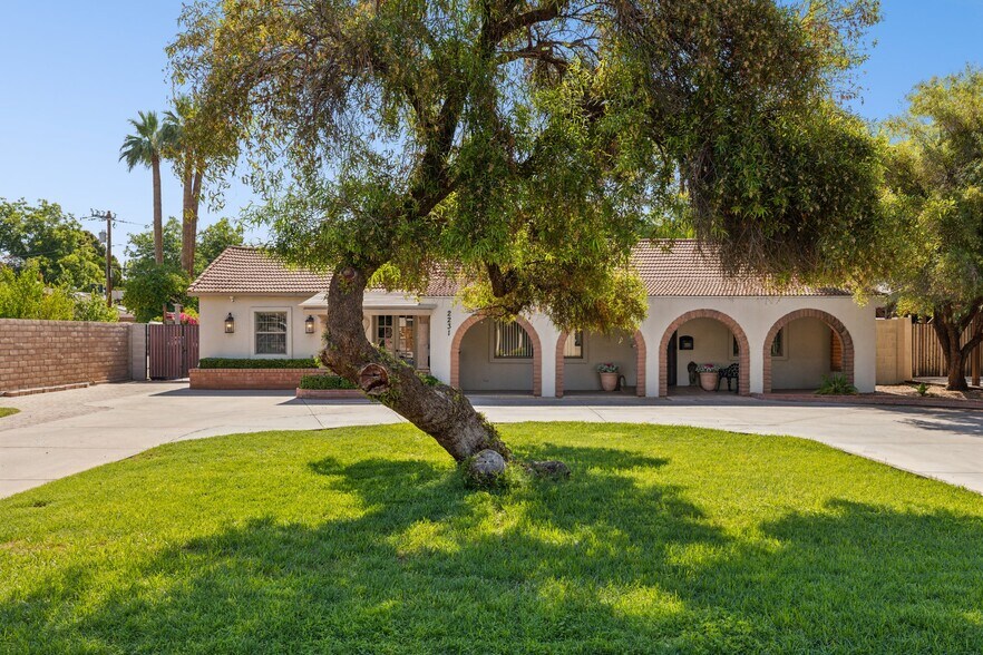 More Photos Of 3827 E Oak St, Phoenix Assisted Living For Sale