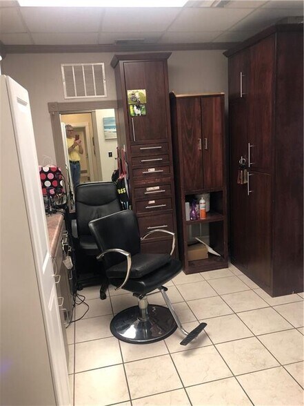 More Photos Of 2564 N College Ave, Fayetteville Freestanding For Sale