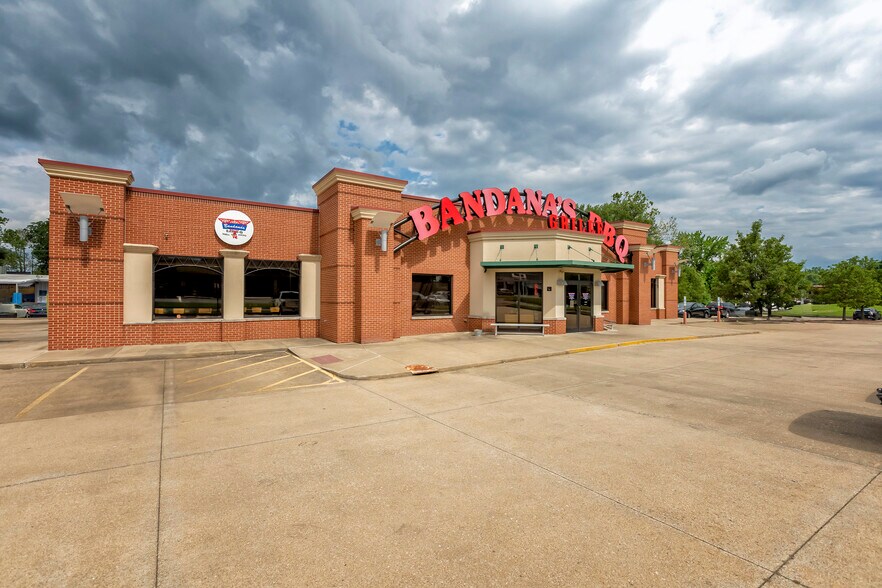 More Photos Of 309 E Main St, Carbondale Restaurant For Sale