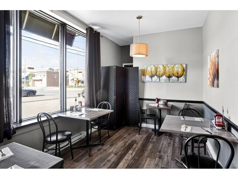 More Photos Of 277 Rue Saint-Joseph, Sainte-martine Restaurant For Sale