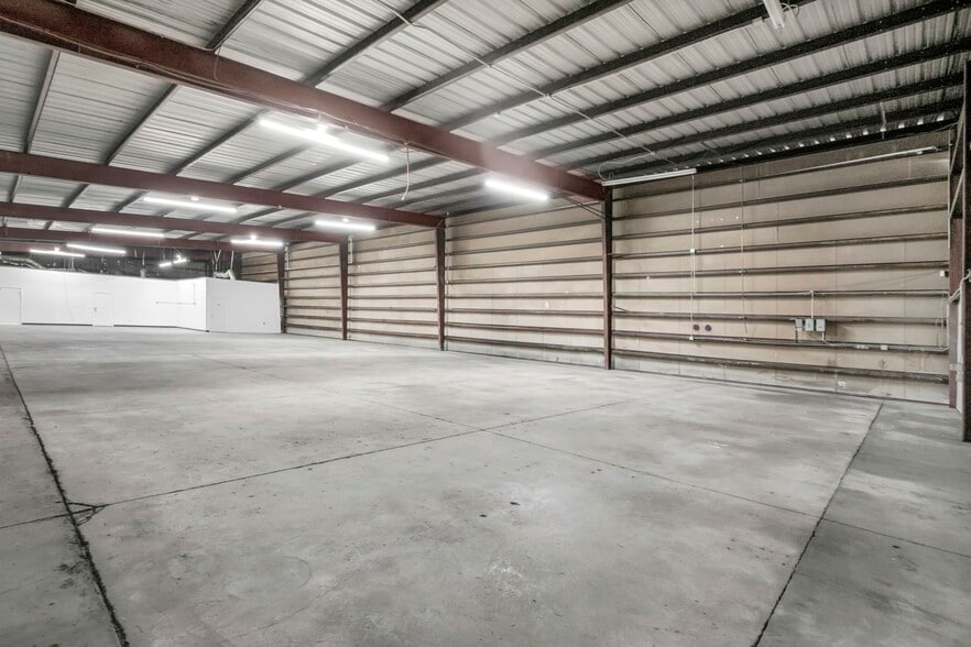 More Photos Of 4040 Arcata Way, North Las Vegas Light Manufacturing For Lease