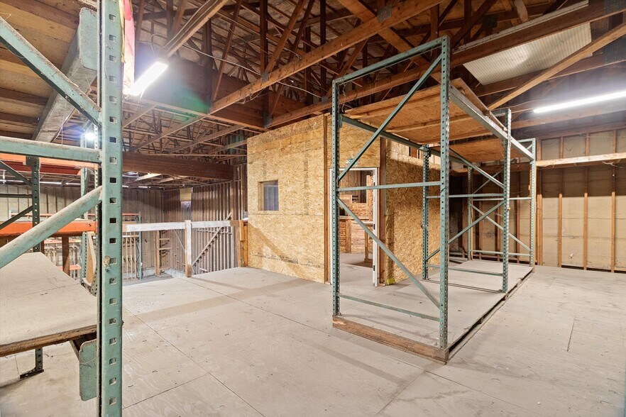 More Photos Of 6305 SW Highway 101, Lincoln City Warehouse For Sale