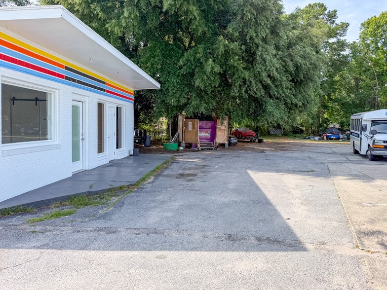 More Photos Of 5093 Dorchester Rd, Charleston Restaurant For Lease