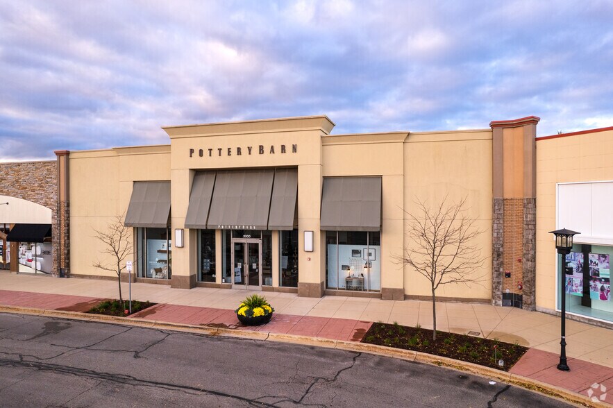 More Photos Of 1800-2124 S Randall Rd, Algonquin Storefront For Lease