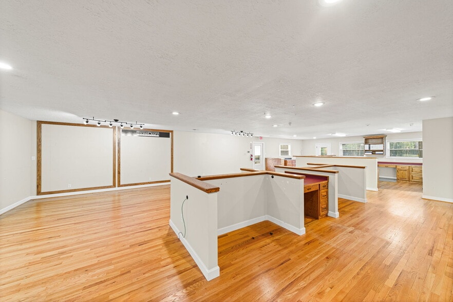 More Photos Of 125 Woodhaven Rd, North Wilkesboro Office For Sale