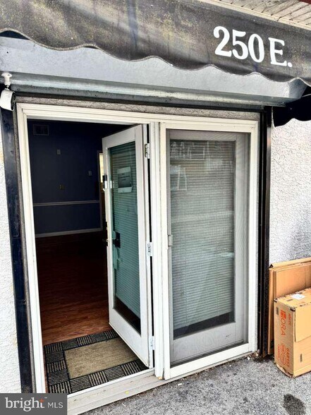 More Photos Of 250 E Cleveland Ave, Norwood Light Distribution For Sale