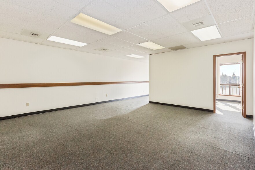 More Photos Of 2025 Wheaton Way, Bremerton Office For Sale