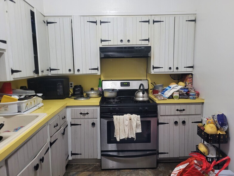 More Photos Of 11914 Hillside Ave, Richmond Hill Multifamily For Sale