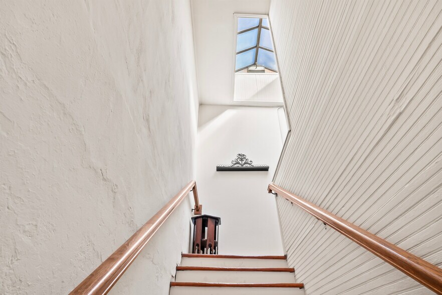 More Photos Of 118 W. Grand St, Whitewright Storefront Retail Residential For Sale