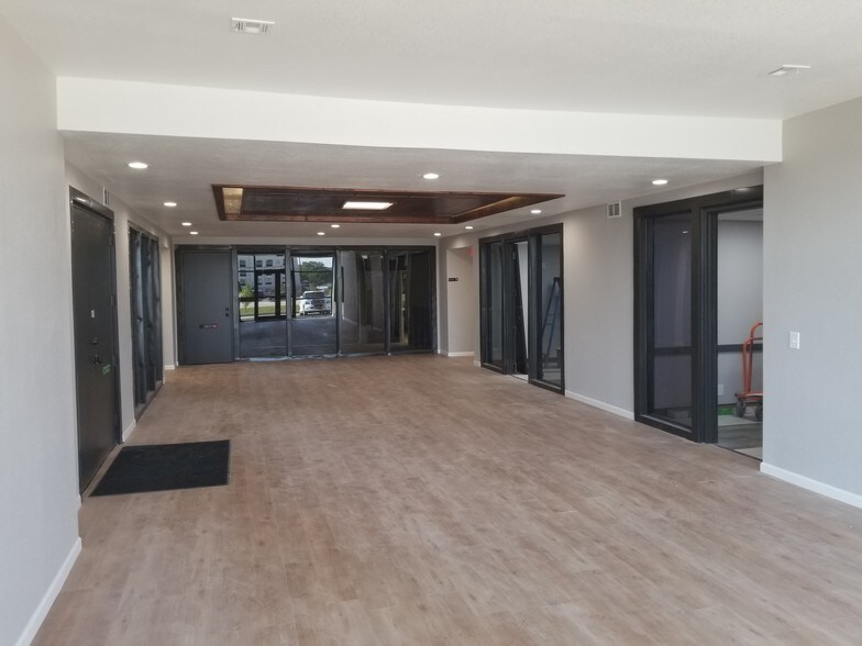 More Photos Of 2865 E Skelly Dr, Tulsa Medical For Lease