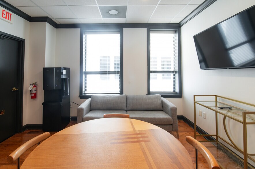 More Photos Of 442 W Kennedy Blvd, Tampa Office For Lease