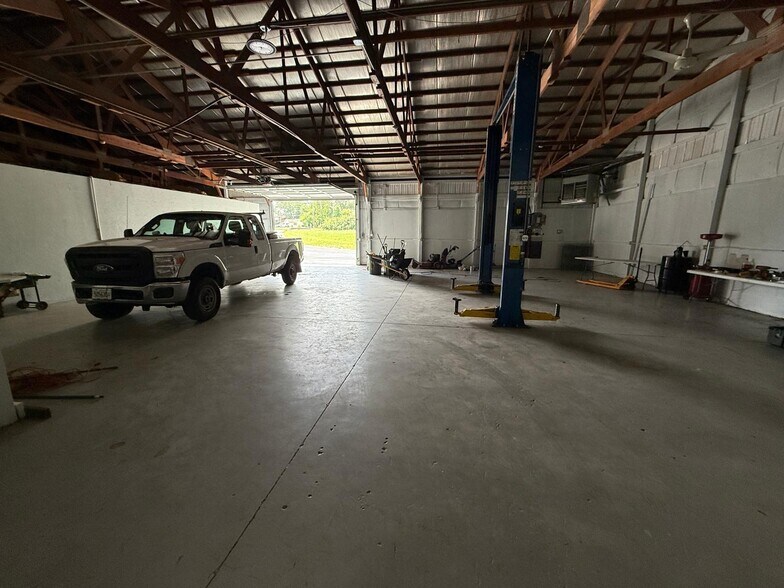 More Photos Of 15062 Archer Ave, Lockport Warehouse For Lease