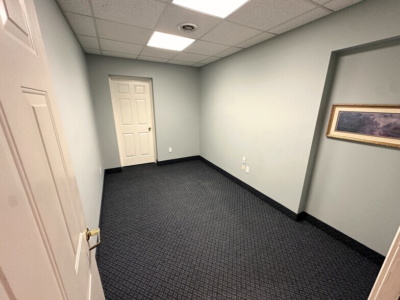 More Photos Of 55 Sullys Trl, Pittsford Office For Lease