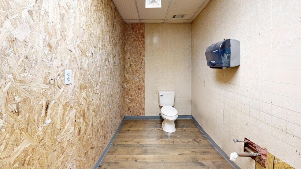 More Photos Of 1005 E Grand Ave, Hot Springs Unknown For Lease