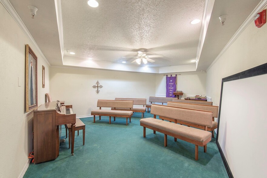 More Photos Of 1710 N McDonald St, McKinney Assisted Living For Sale