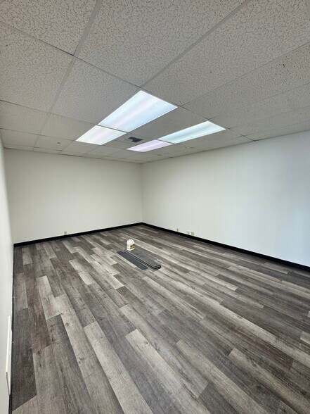 More Photos Of 1022 Lee Blvd, Richland General Retail For Lease