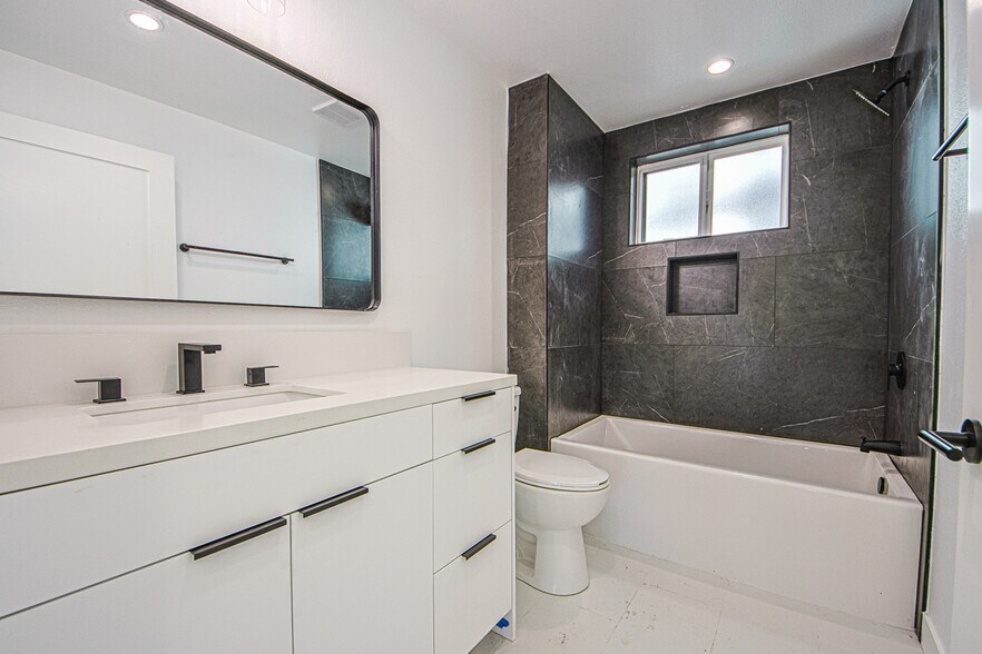 More Photos Of 5709 Auckland Ave, North Hollywood Apartments For Sale