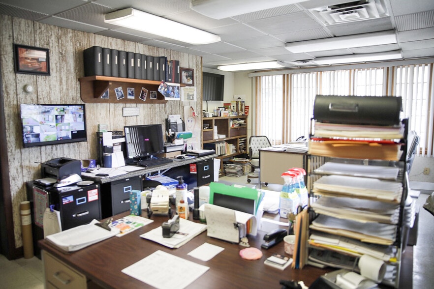 More Photos Of 4476 Business 220, Bedford Restaurant For Sale