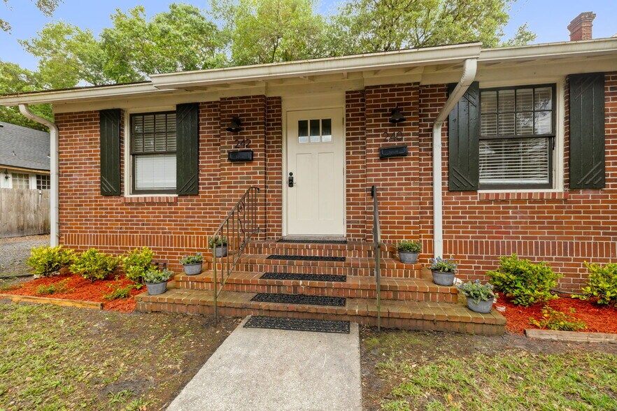 More Photos Of 240 E 6th St, Jacksonville Specialty For Sale